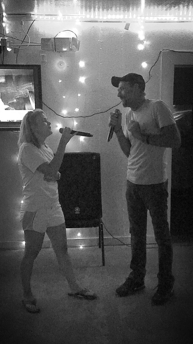 HopeDestiny06's tweet photo. My Dad sang karaoke with me last night for the first time, ‘twas a good night 💕 https://t.co/4qolQsnObJ