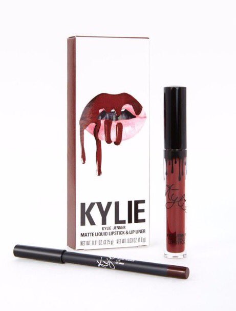 kisushop's tweet photo. #พร้อมส่ง ลดล้างสต๊อก !🔥
♡ Kylie Matte Liquid Lipstick &amp; Lip Liner สี Leo 💋

👉🏻 650 บาทเท่านั้น
💌 สั่งซื้อทาง dm ได้เลยค่ะ 

#HowtoPerfect #ฉันจะสวย #Kylie #Lipstick https://t.co/RU45lPxvRy