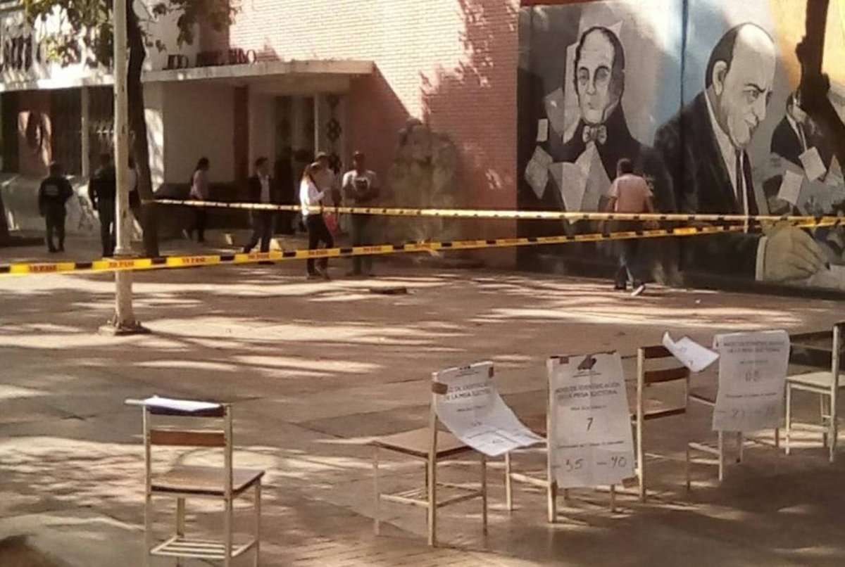 [FOTOS] #FraudeElectoral El centro electoral más grande del país está vacío bit.ly/2rWnxXr
