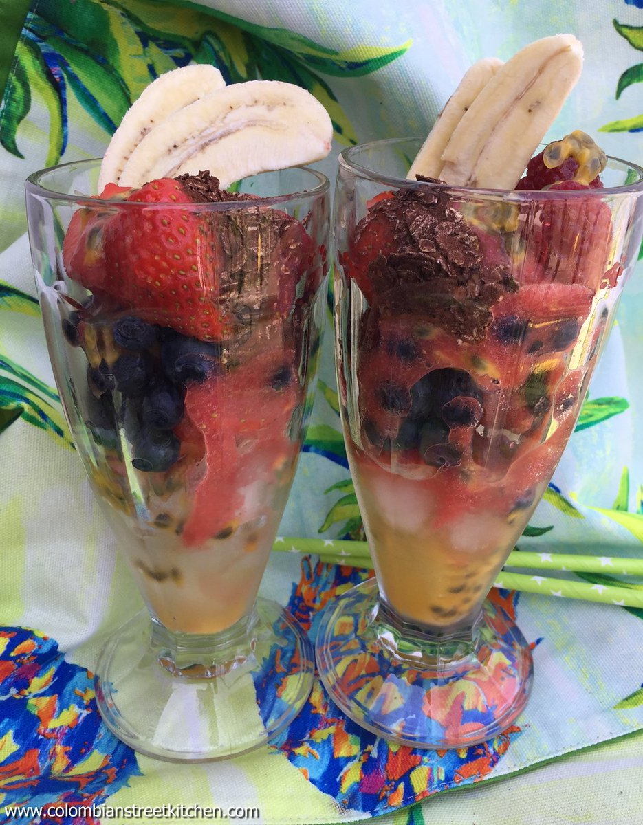 colombiakitchen's tweet photo. Colombian-style cholado is a seasonal fruit dessert! This one is made from chunks of strawberries, passion fruit, raspberries, mini-bananas, guava, blueberries and crushed ice, topped with wholemeal oats coated in organic cocoa powder and fresh strawberry coulis. #summer #Sunday https://t.co/b6oWYCsqsU