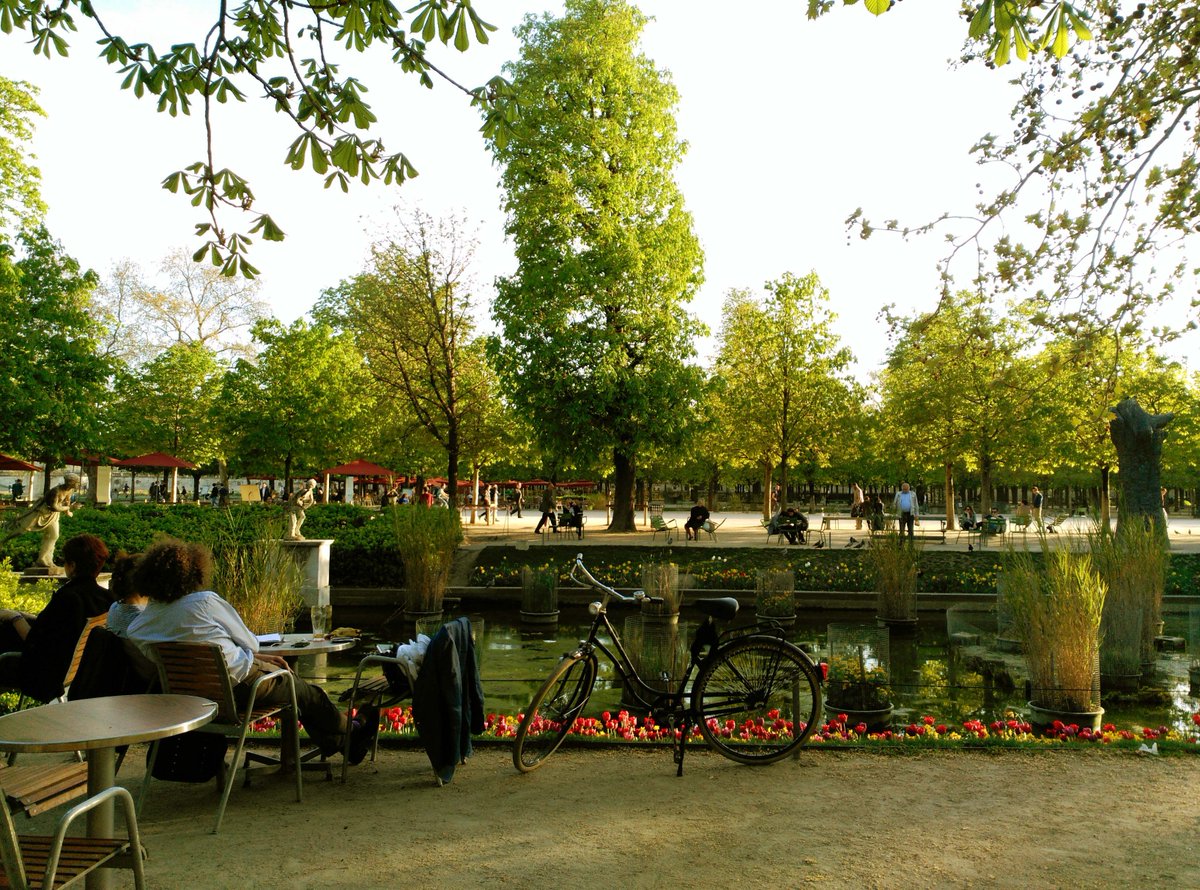 MartaMoslw's tweet photo. Sunday, time to share some ❤️ and continue our spring walk in Paris 😊 (30 secs reading) https://t.co/EmheJFeLb5 #paris #travel #theartistsway #journey #wanderlust https://t.co/x4j75DOBt5