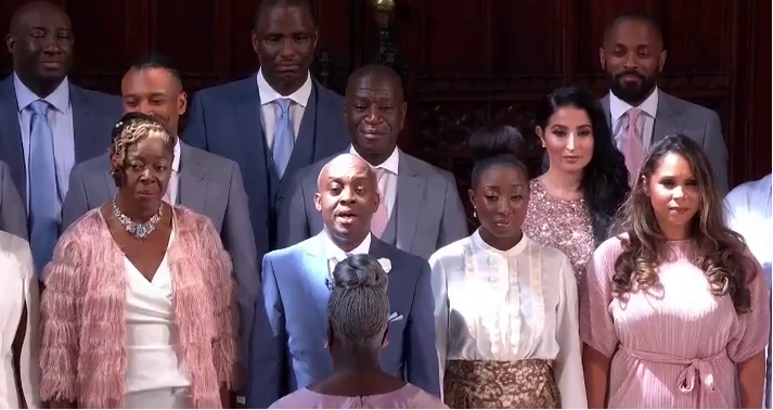 BFMTV's tweet photo. Une chorale gospel a chanté "Stand by me" pour le mariage de Meghan Markle et du Prince Harry 💘#RoyalWedding 
https://t.co/QQwbg28wtS https://t.co/aH3cYcxrIZ
