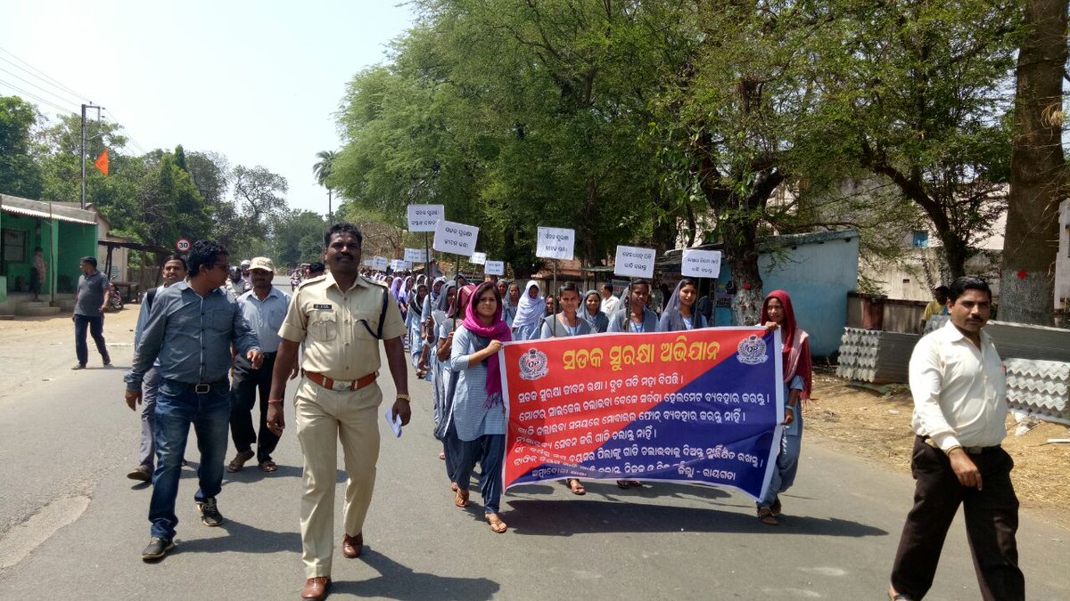 sprayagada's tweet photo. Road Traffic Awareness by Ambadola Police. #RoadSafety #SafeRayagada #SafeAmbadola. https://t.co/wQ3CPMksiL
