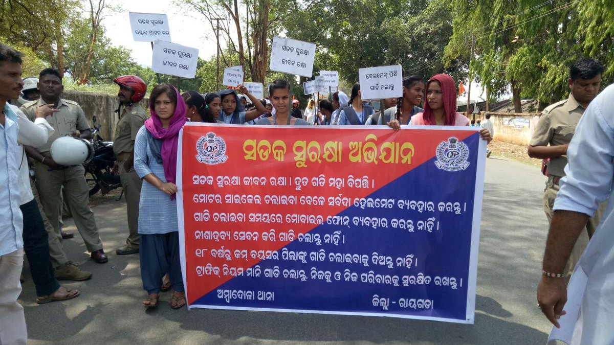 sprayagada's tweet photo. Road Traffic Awareness by Ambadola Police. #RoadSafety #SafeRayagada #SafeAmbadola. https://t.co/wQ3CPMksiL