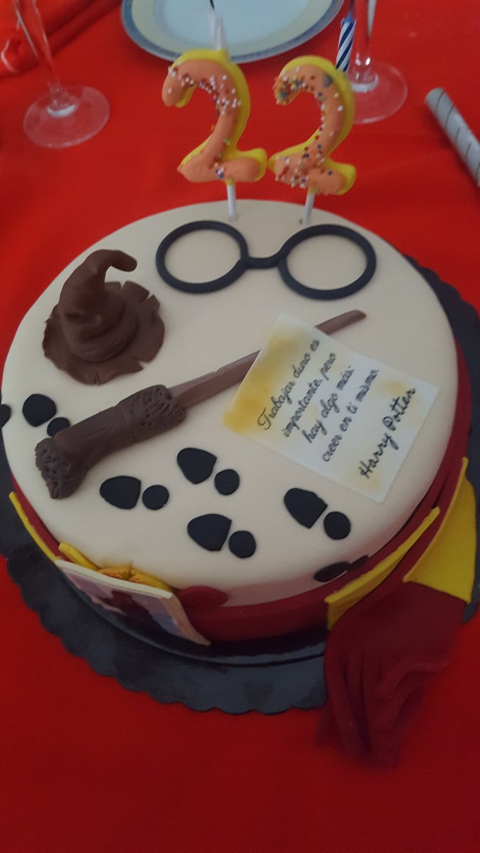 La tarta de cumpleaños de mi U