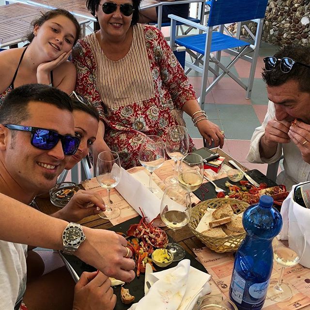 diegofogale's tweet photo. ||| merenda tremenda!!! ⏱⏱⏱#aragosta #champagne #merenda #lestatestaarrivando #instagood #instafood #df (view&amp;follow on instagram https://t.co/CLyEZvVGhP) https://t.co/KK6zVvKx4O