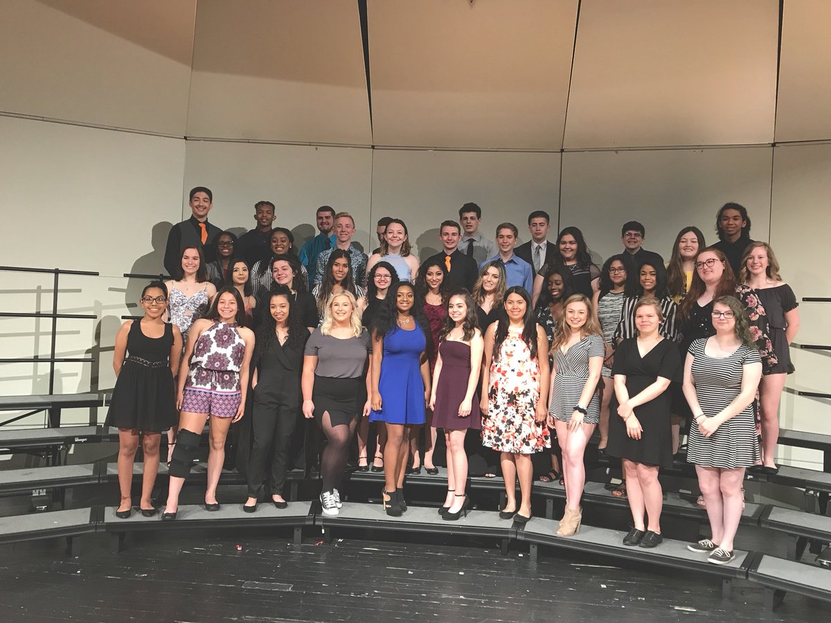pehschoir's tweet photo. Congratulations class of 2018🎉 https://t.co/iIZh4NkGeA