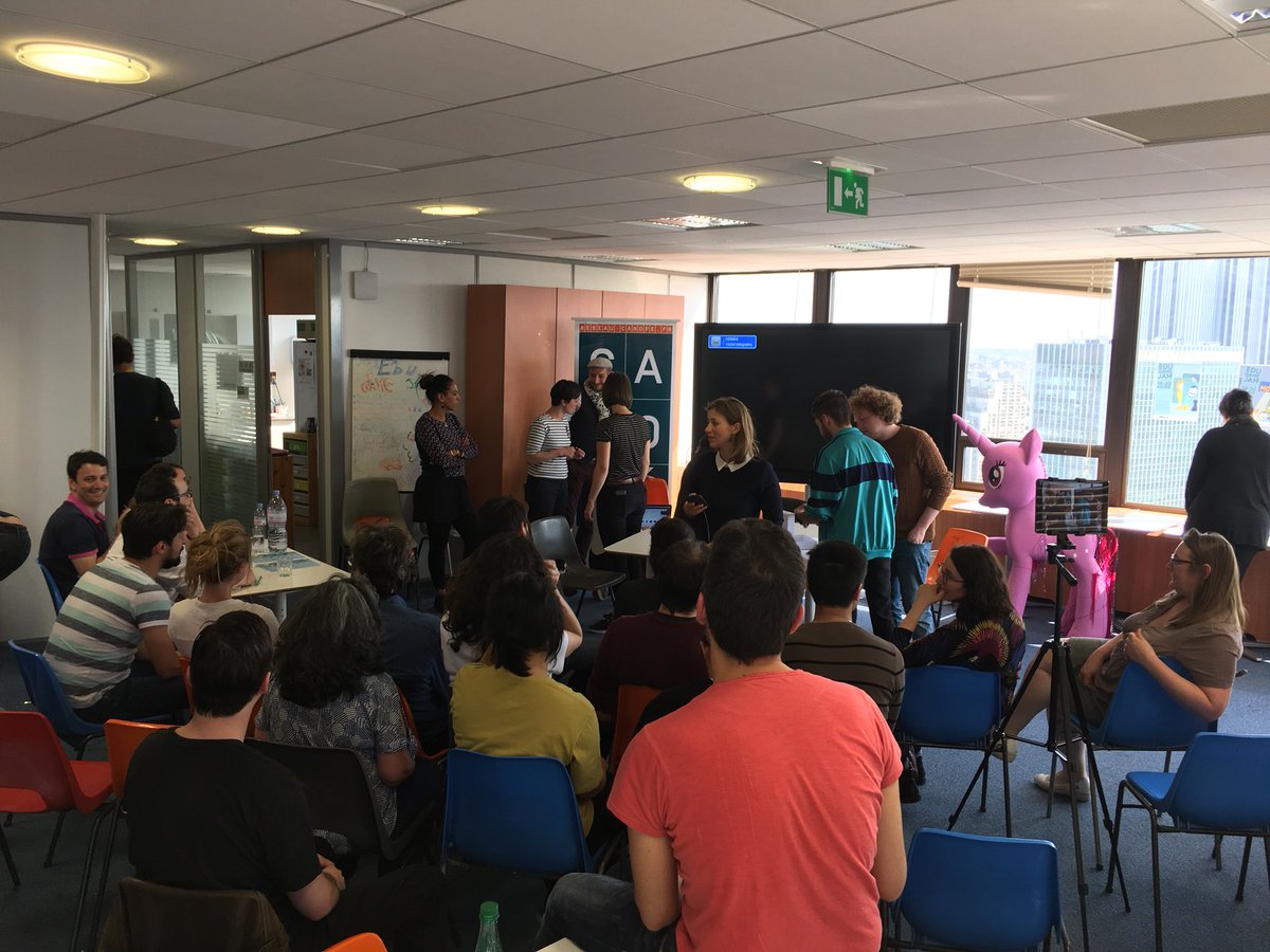 EduGameJamIDF's tweet photo. Les ArmagEdu s’installent pour présenter leur #jeu au jury #EduGameJamIDF https://t.co/jiOmVyxOki