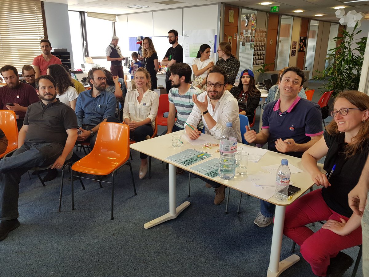 EduGameJamIDF's tweet photo. Début des présentations des prototypes ! C'est Armag'Edu qui commence avec Apocalyps Pyramid, survivrez-vous au sein d'un lycée en confinement ? #edugamejamIDF @reseau_canope @criparis @gobelins_paris @SapiensUspc @Asmodee_fr https://t.co/ee3smDWqkr