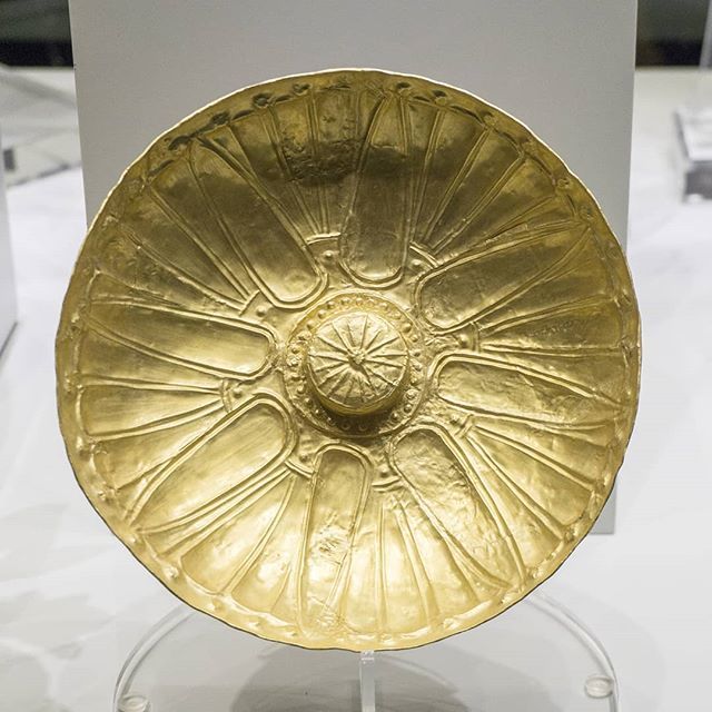Yep, there is a lot of gold there too :)
.
.
.
.
.
.
.
.
#VassilBojkovCollection 
#noshtnamuseitesofia2018 .
#ancientthrace #gold #mythology #museum #exhibiton #Bulgaria #Sofia #NationalArtGallery 
#ДревнаТракия #траки #тракийскоизкуство #злато #колекция… ift.tt/2LbdDcB