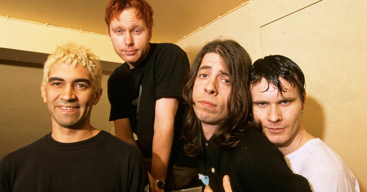 RollingStone's tweet photo. Foo Fighters’ ‘The Colour and the Shape’ turns 21 today. Check out 10 little-known facts about the album https://t.co/zxc4Sq9kuz https://t.co/oHsMz6Qf3f