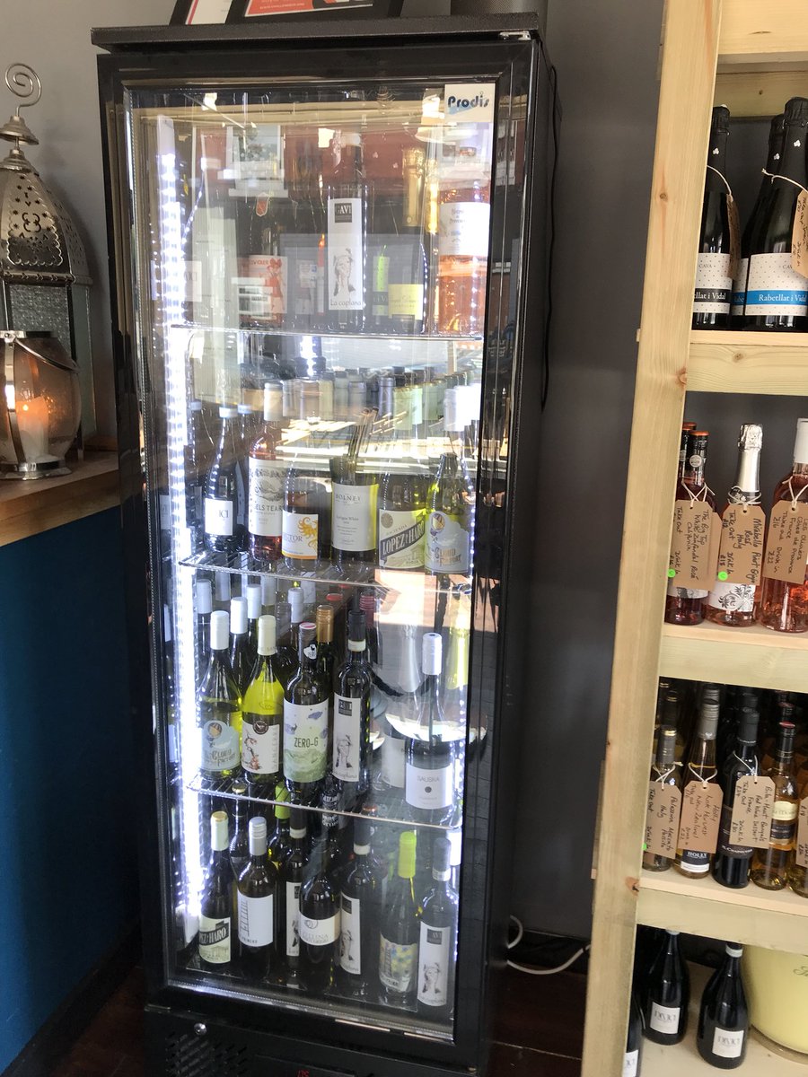 Kelder2016's tweet photo. Still looking good out. Time for a glass of #wine in the sun #Urmston . Let’s make the most of the #sunshine before the #weekend is over https://t.co/RO1CaOUBD1