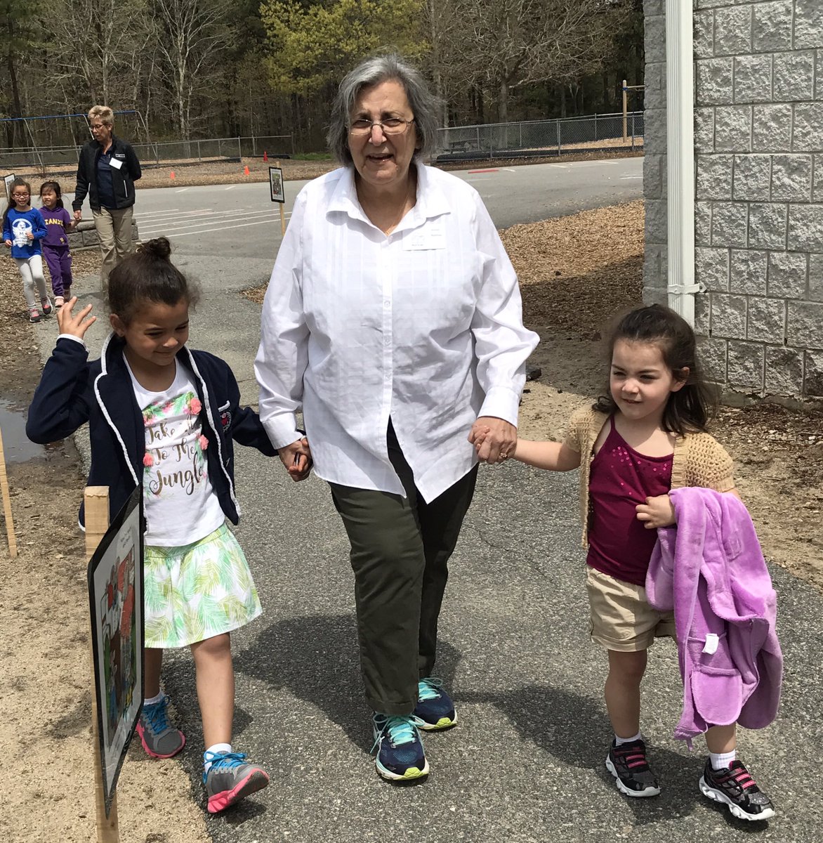 Sharon_Fulone's tweet photo. Our story walk with our reader friends was a highlight. How lucky we are to have them every year! #mashpee #team172 #weโค๏ธourreaders https://t.co/A9LPmbElxL