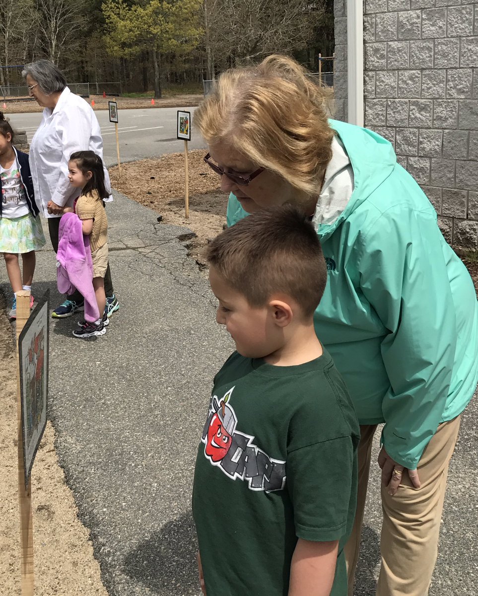Sharon_Fulone's tweet photo. Our story walk with our reader friends was a highlight. How lucky we are to have them every year! #mashpee #team172 #weโค๏ธourreaders https://t.co/A9LPmbElxL