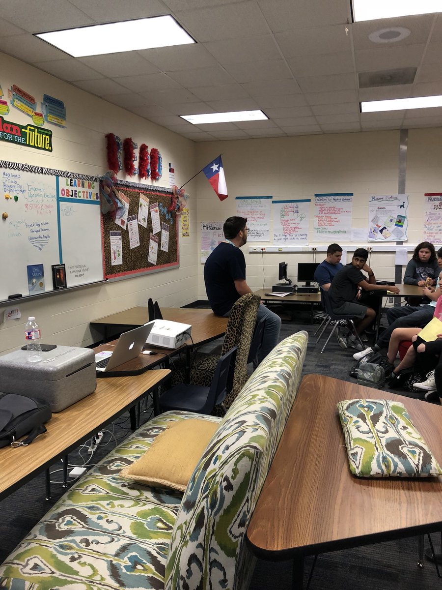 SannerBrandi's tweet photo. @JustinElbertPR did a GREAT JOB speaking to the students on Career Day Friday.  His presentation was very interactive and kept the students interested &amp; involved.  He told them such important things to keep with them as they plan their future. Thanks Justin!! #Promise2Purpose https://t.co/rTcmMuxVrk