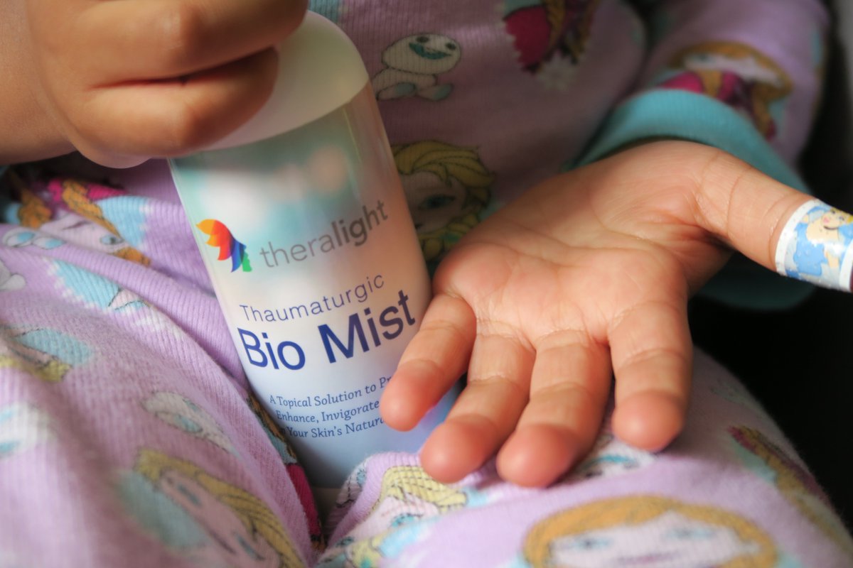 Nesheaholic's tweet photo. #spon A product that has good ingredients, that is multipurpose, and I can use it on the whole family? I'll take it! Check out my latest blog post on @Theralight Thaumaturgic Bio Mist. https://t.co/SjoQd7e2U7 #ThaumaturgicBioMist02 https://t.co/J5vQ5ZnD3M