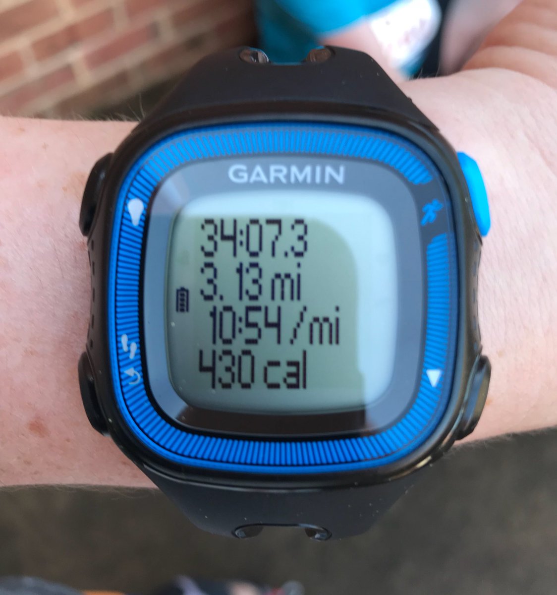 steal_the_sun's tweet image. I haven’t run this pace in years and never in a race!! 😱 and it was HOTTTT and HUMIDDDD @RaceWireLive #racewire #pupsnpints #PR