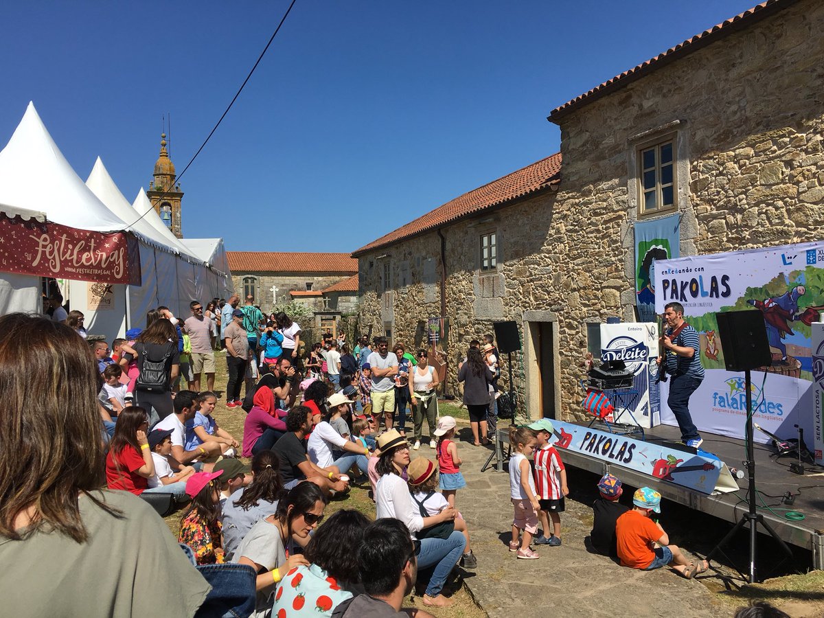pakolascerdeira's tweet photo. #estapasando #estaapasar #Pakolas no @festiletras no Espazo @deleitegalego .... a rockearrrrrr!!!!! @SXPL @Falaredes #enRedandoconPakolas https://t.co/Zvtdgt8L9h