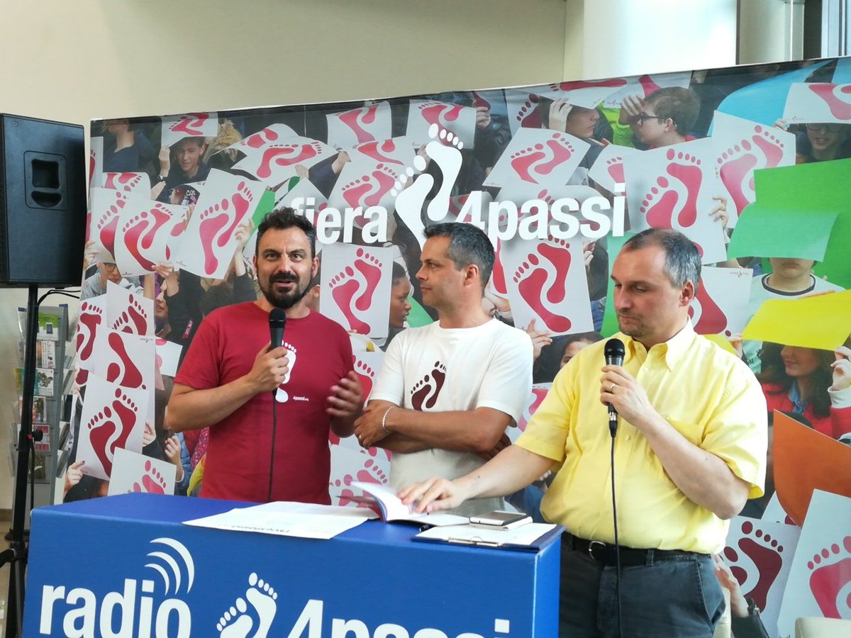 Fiera4Passi's tweet photo. Alessandro Franceschini è Mirco Della Libera presidente della cooperativa @Pacesviluppo chiudono la diretta di #radio4passi della XIII ed. Di #fiera4passi. #generazioniinviaggio #sostenibilita #altromercato https://t.co/hrzAmhnLbq