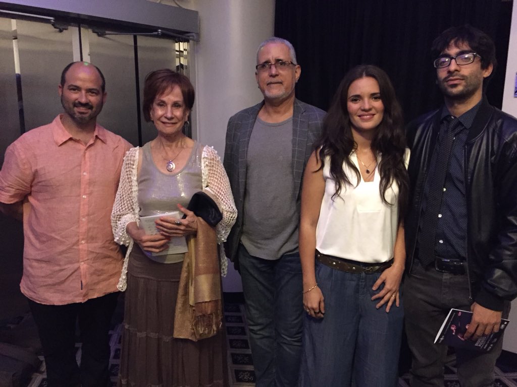 ortaquechel20's tweet photo. Foto de grupo antes del estreno de #PuentesNOMuros anoche @ColonyTheatreMB… @jashnegret, la legendaria bailarina cubana #SoniaCalero, #WilfredoRamos, #YasmínBarragán y #JoséGavilondoPeón #danza  @MexCityBallet #CDCQROO @DanceNowMiami https://t.co/ZyDmKgrpBy