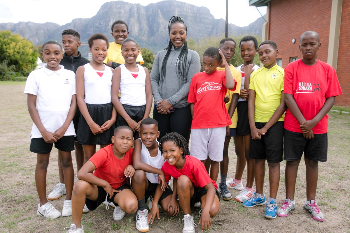 EkapaSquash's tweet photo. Meet some of our kids from Langa. These kids make their way to Claremont every Friday, rain or shine, just to get the opportunity to train with @Mvelase2102 and @siyolisquash who teach them that "anyone can get to the top with a lot of hard work" 💪🏾 #squashforevery1 https://t.co/D9IYIBiF2d