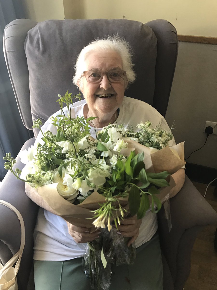 StJoHospice's tweet photo. Thank you @philippaflowers and Meghan and Harry for the #royalwedding flowers. All our patients got a stunning bouquet and the hospice smells and looks gorgeous. An amazing gesture, you're all very kind ❤ https://t.co/o7YbUOslxC