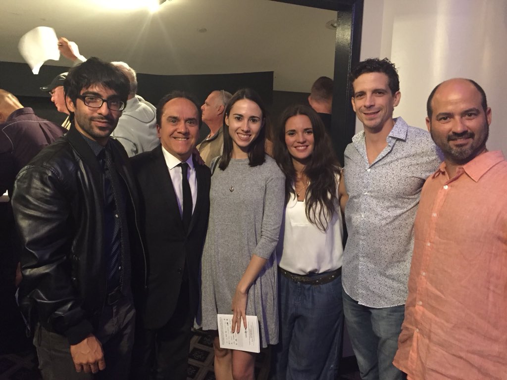 ortaquechel20's tweet photo. Foto de grupo al terminar anoche @ColonyTheatreMB la función compartida de @DanceNowMiami @MexCityBallet y #CDCQROO… con #JoséGavilondoPeón, #GabrielaMesa y #FabiánMorales de @ddtmiami, entre ellos #YasmínBarragán y @jashnegret al frente. #PuentesNOMuros #BridgesNOTWalls https://t.co/X9IVPgqF54