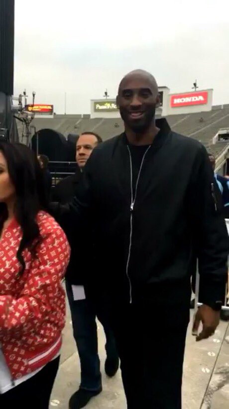 haywireco's tweet photo. Julia Roberts, Rebel Wilson, Amber Rose and her son, Wiz Khalifa, Kobe Bryant, Carly Steel, and more celebrities were present at the reputation Stadium Tour tonight.
#ReputationTourPasadena https://t.co/KZlILeGcUc