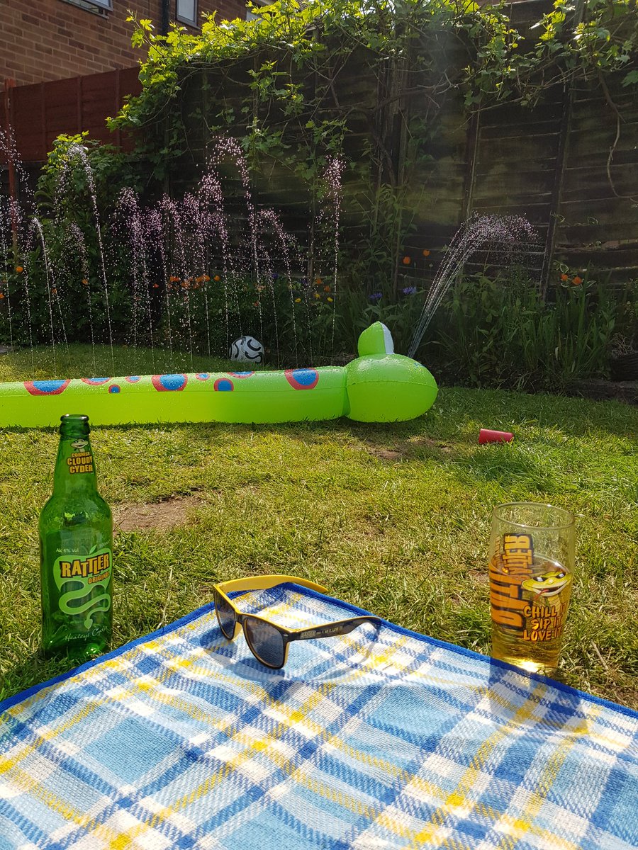 leabeebee's tweet photo. When you can't get to Kernow, but the back garden will do 😎 https://t.co/r20LncCSBb