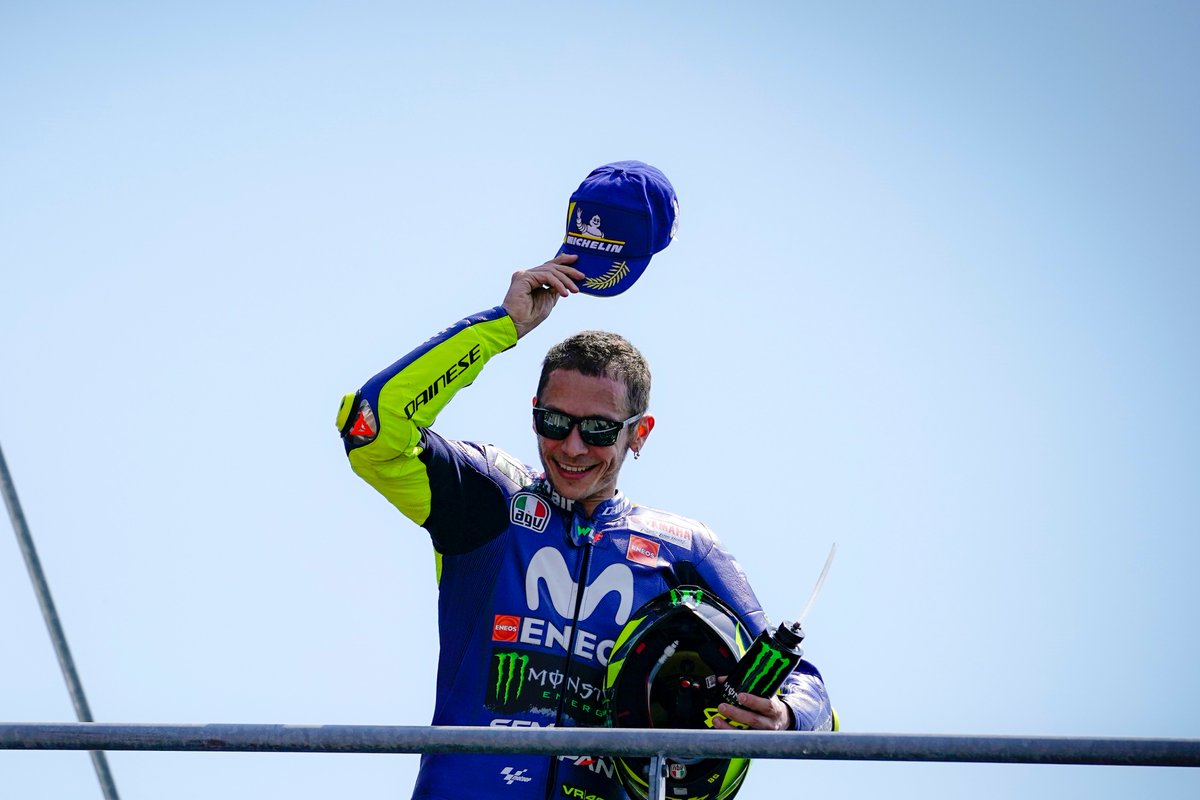 fanclubVR46's tweet photo. GRANDE VALEEEEEEE!!!!
#FrenchGP 3rd 🍾🥉 https://t.co/1lX4JF4UJm