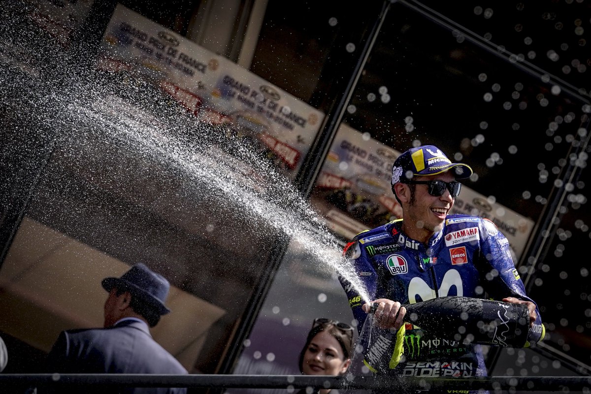 fanclubVR46's tweet photo. GRANDE VALEEEEEEE!!!!
#FrenchGP 3rd 🍾🥉 https://t.co/1lX4JF4UJm