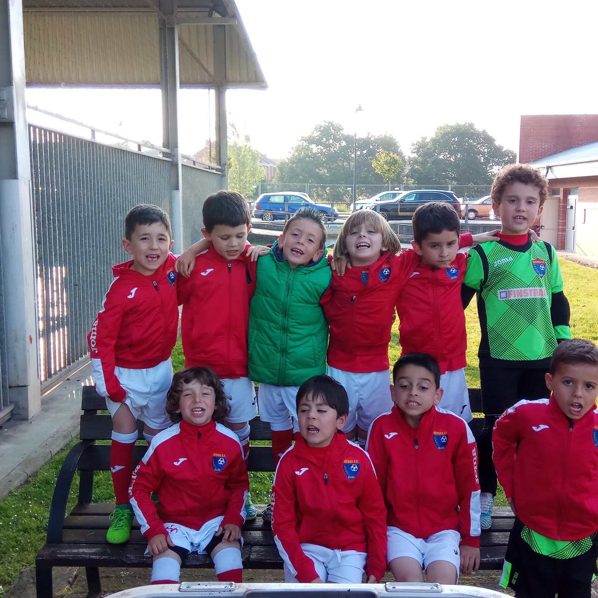 Mientras nuestro profutbol 2012 jugó la última jornada de la liga oro, imponiéndose al Veriña en un gran partido de ambos equipos. ¡El viernes que viene a por las semis! Suerte peques y a seguir disfrutando.