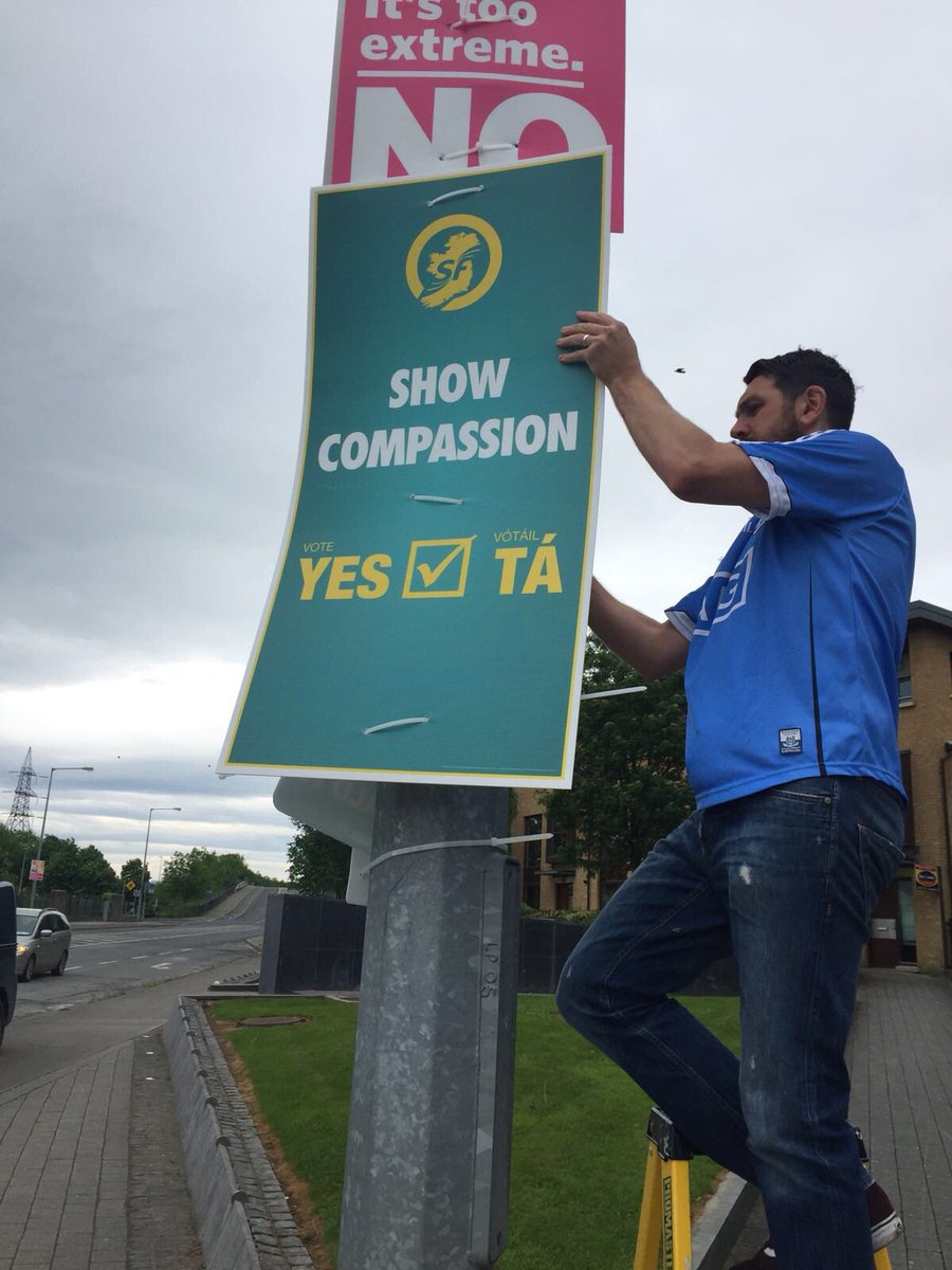 SFClondalkin's tweet photo. #VoteYes #Repeal posters being put up around #DublinMidWest https://t.co/FpUkb3N3Ne
