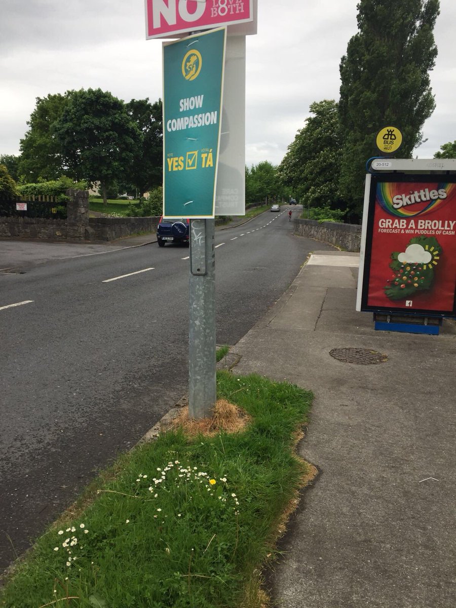 SFClondalkin's tweet photo. #VoteYes #Repeal posters being put up around #DublinMidWest https://t.co/FpUkb3N3Ne