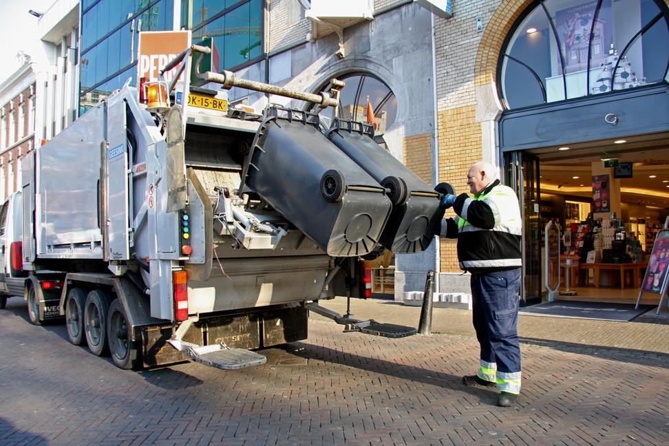 GemeenteUtrecht's tweet photo. Ivm Tweede Pinksterdag halen wij maandag 21 mei geen afval huis-aan-huis op. Check https://t.co/eiUiSF3DDI wanneer we na Pinksteren het afval weer bij je ophalen. https://t.co/yd4I4YwOCi https://t.co/robbx9K4bg
