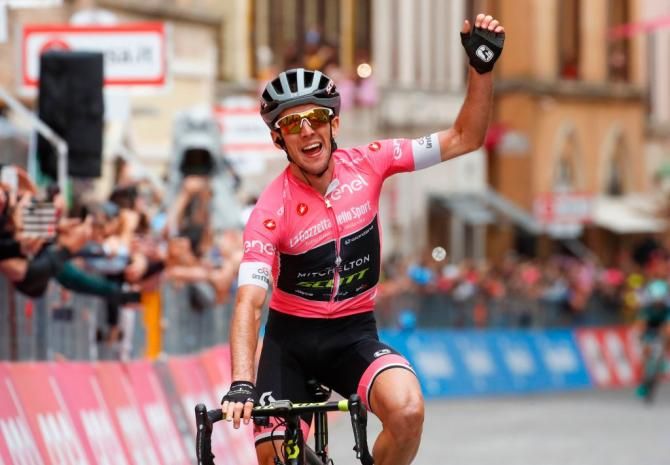 Cyclingnewsfeed's tweet photo. Giro d'Italia: Simon Yates takes his third stage win in Sappada

Mitchelton-Scott rider extends overall lead, Dumoulin loses time

https://t.co/2imgq964HK #Giro101 https://t.co/Jasn4DjCAW