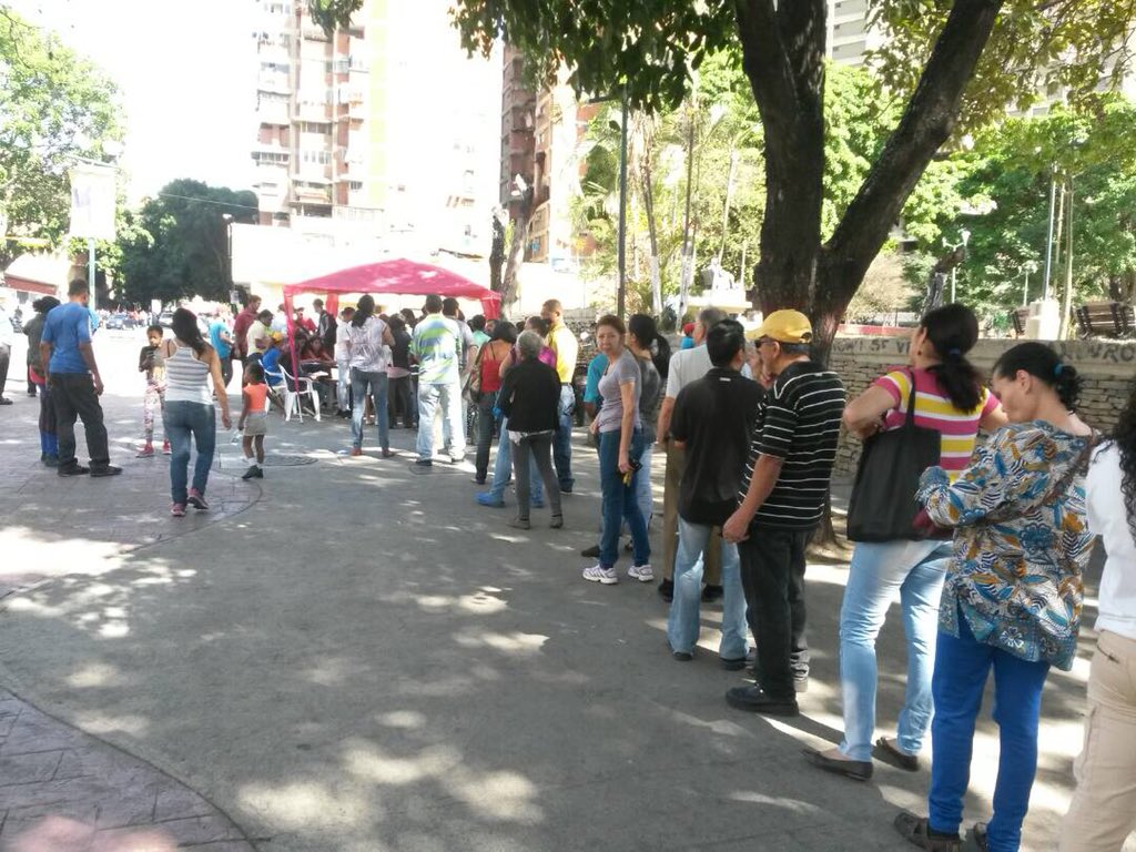 Tag venezueladecide en El Foro Militar de Venezuela DdpiHVvUQAELD5y