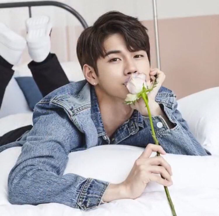 Ongpoint825's tweet photo. 😭😭😭🌹🌹🌹💙💙💙 https://t.co/VOA74m6fu9