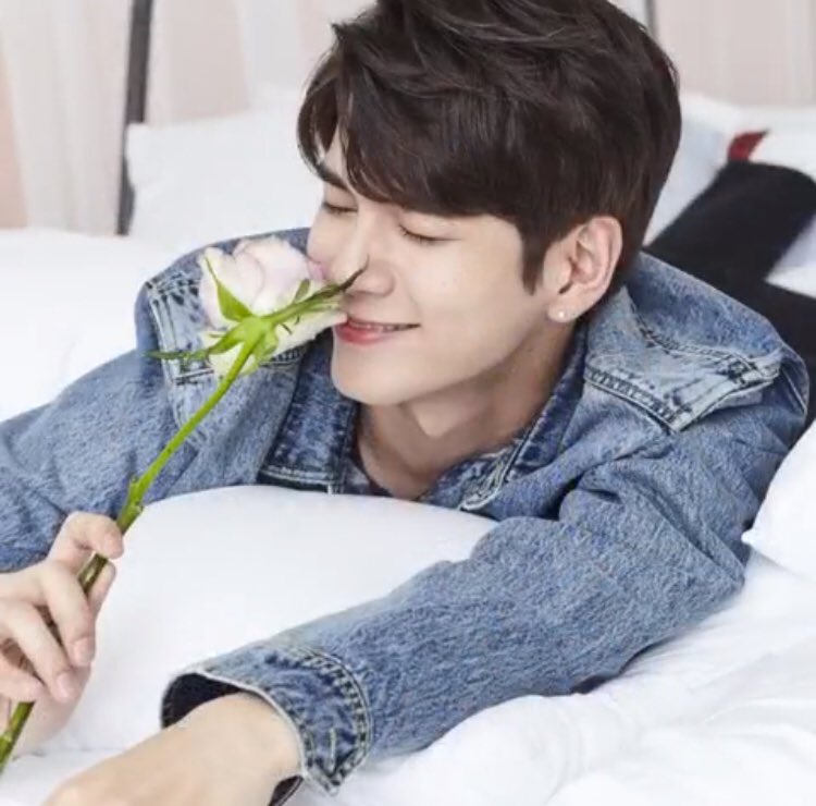 Ongpoint825's tweet photo. 😭😭😭🌹🌹🌹💙💙💙 https://t.co/VOA74m6fu9