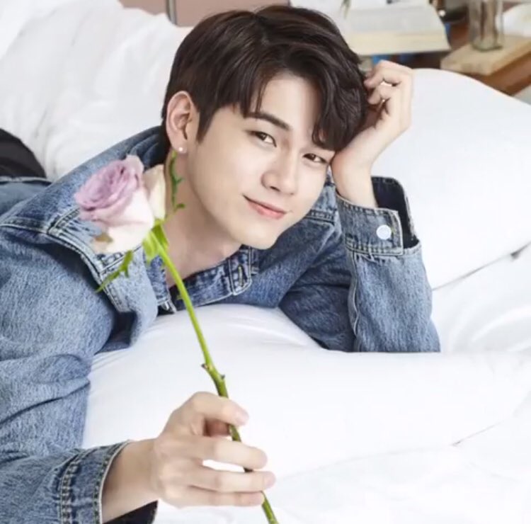 Ongpoint825's tweet photo. 😭😭😭🌹🌹🌹💙💙💙 https://t.co/VOA74m6fu9