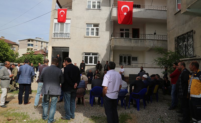 TCMusValiligi's tweet photo. SAYIN VALİMİZ, ŞEHİDİMİZ CENGİZ USLU’NUN AİLESİNE BAŞSAĞLIĞI DİLEDİ https://t.co/BwYF2u2NVk