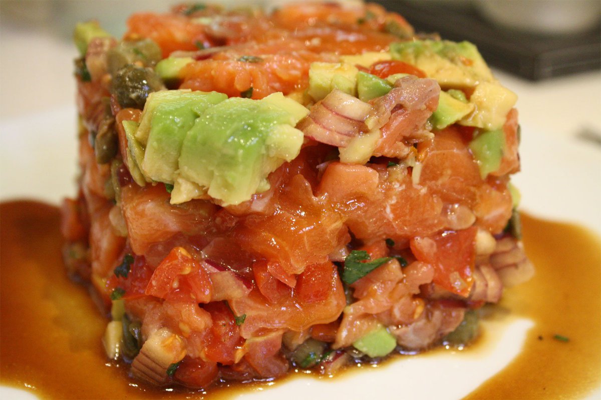 Hoy te traemos un plato para que lo disfrutes junto a 3 personas más. Se trata de la #receta de Tartar de salmón y aguacate. ¡No te la pierdas! #recetas #cocina #comida

deliciosi.com/tartar-de-salm…