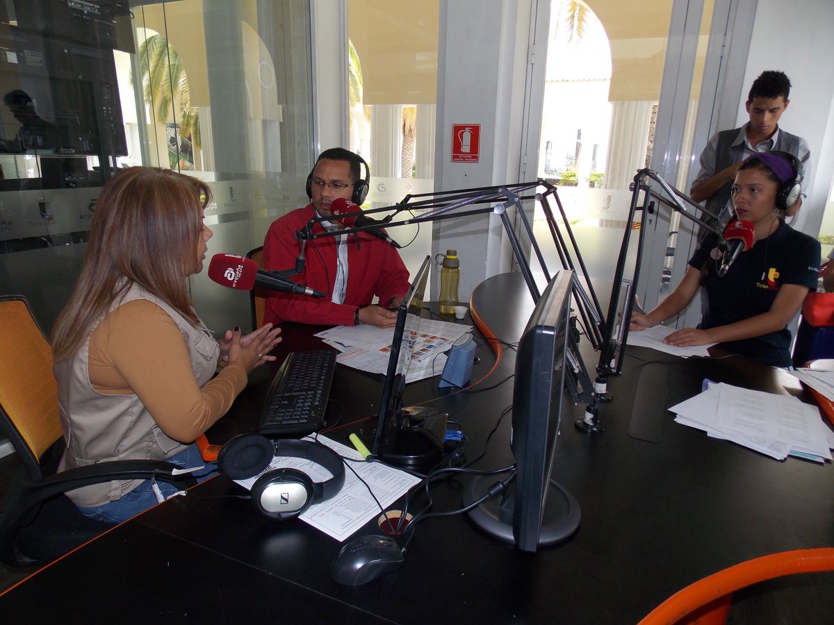 #20May <a href="/neiralopez/">Neira Lopez d Guzman</a> ''La invitación es a votar en este pais lleno de democracia, vamos todos a votar '' #VenezuelaEsDemocracia #VotoSoberano2018 #VenezuelaEsDemocracia <a href="/NicolasMaduro/">Nicolás Maduro</a> <a href="/TareckPSUV/">Tareck El Aissami</a> <a href="/RMarcoTorres/">Rodolfo Marco Torres</a>