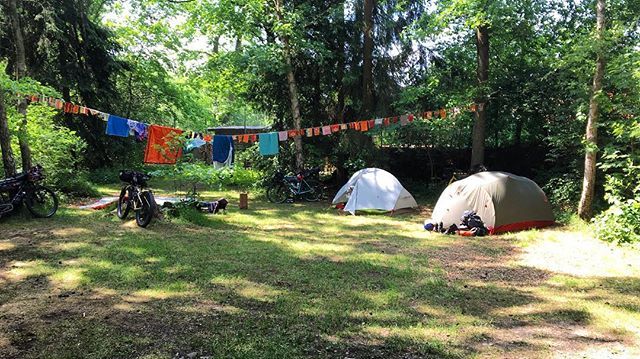 Hermans85's tweet photo. Servatius basecamp 🏕🏕🏕 #servatiusbikepacking #rideeatsleeprepeat #gravel #camping https://t.co/voW0NGv7Hu https://t.co/zJfoZdb4xc