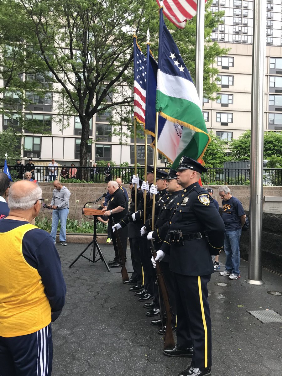 NYPDSport's tweet photo. Another excellent memorial run remembering our heroes put forth by the @NYPDrunning . We promise we will #neverforget our fallen @NYPDnews heroes. #runhappy #nypdrunning #heroes #nypd @NYPDnews @nyrr @NYPDChiefofDept @NYPDChiefPatrol @NYPD43Pct @NYPDCeremonial @NYPDPBBronx https://t.co/FVBp1LCCfp