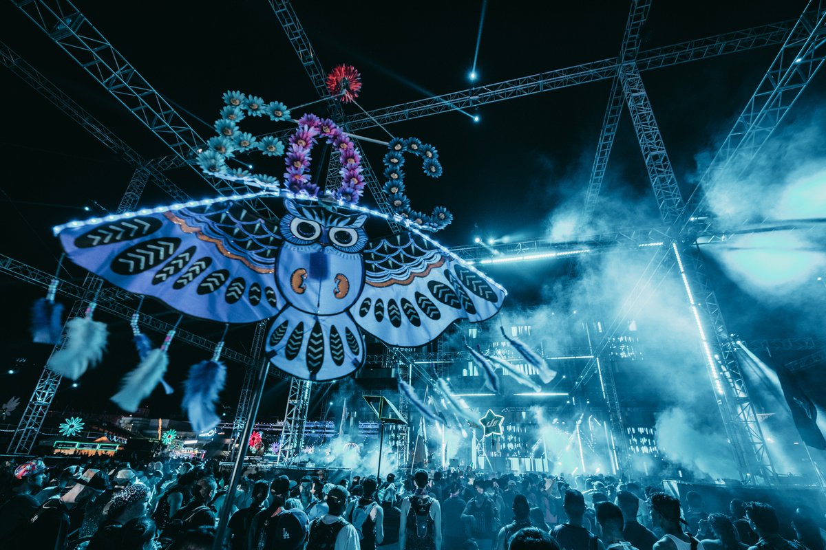News3LV's tweet photo. #EDC crowd swells to nearly 139K. #LVMPD reports 33 felony drug arrests. @news3lv
https://t.co/KSBUTBy7B3 https://t.co/dGVWKDy33P