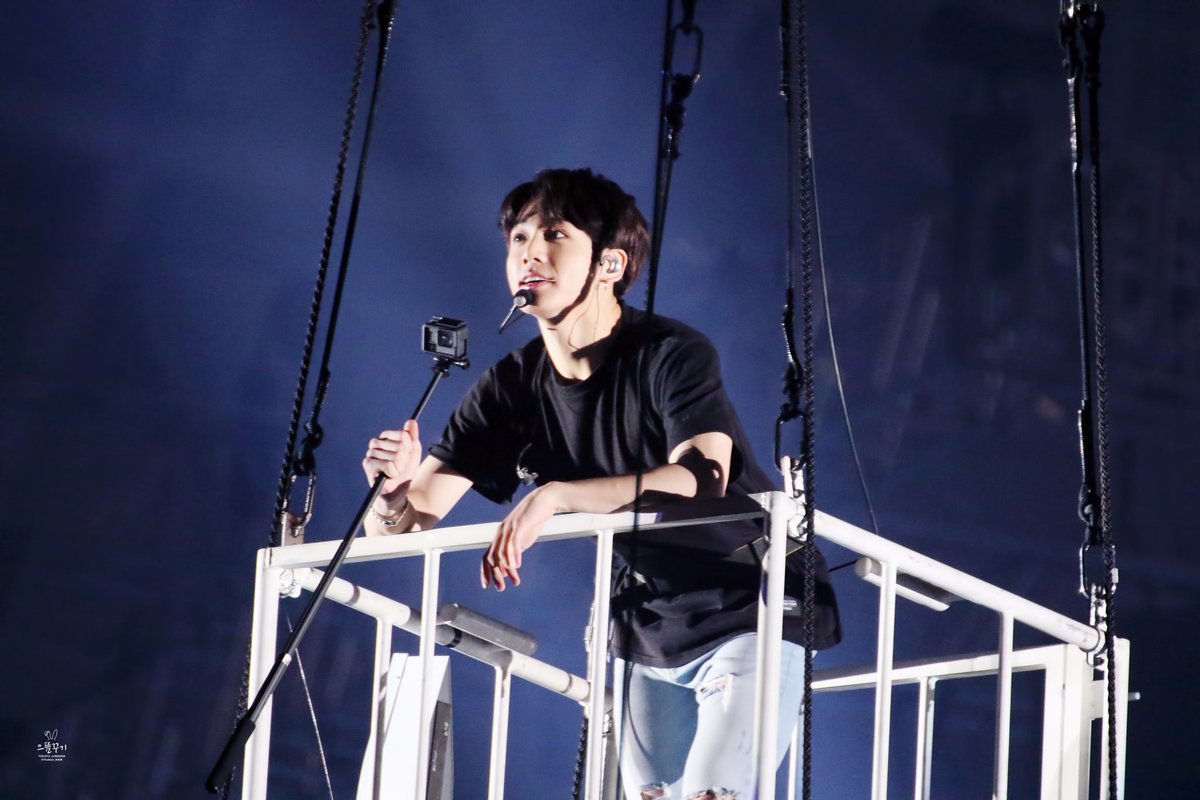 TheBest_KOOK's tweet photo. 빨리 보고싶다아🐰🌸
#IVoteBTSBBMAs @BTS_twt https://t.co/yezgbG0bFU
