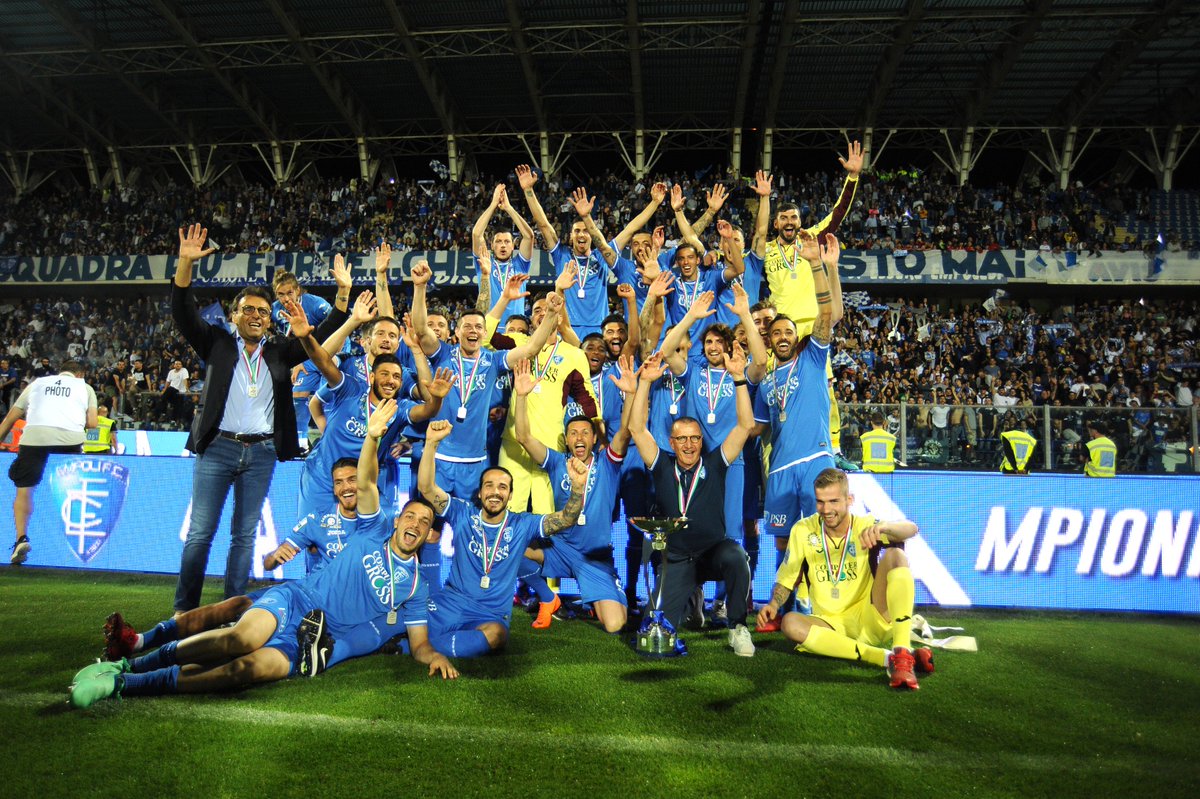 EmpoliFC's tweet photo. La coppa per la vittoria, la festa sul campo per la promozione, per il ritorno in Serie A! #cAmpioni https://t.co/6GDiwn6cLI