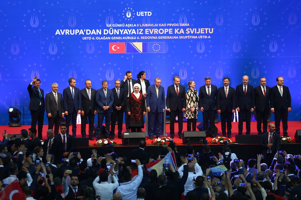 Bakan Arslan, Cumhurbaşkanımız <a href="/RT_Erdogan/">rt_erdogan</a> ve Bosna Hersek Devlet Başkanlığı Konseyi Başkanı Bakir İzzetbegovic’in teşrifleriyle Saraybosna’da düzenlenen Avrupalı Türk Demokratlar Birliğinin (UETD) 6. Genel Kurulu’na katıldı.