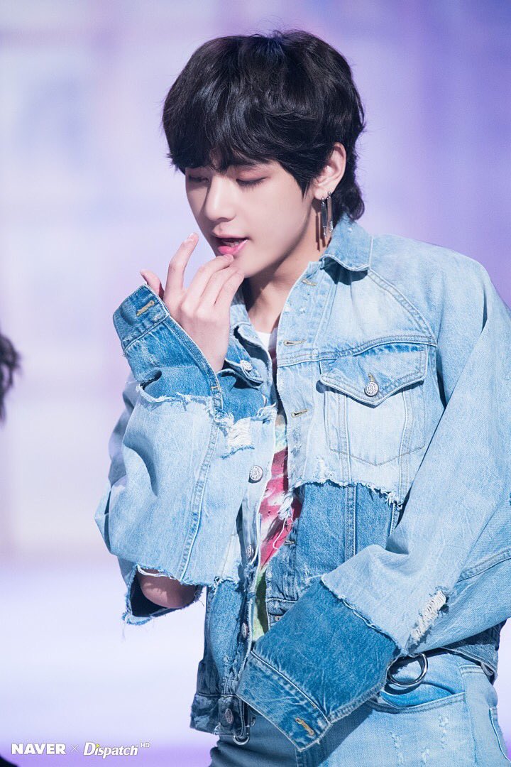 THOUSANDTIMES_V's tweet photo. I PURPLE U💜
#iVoteBTSBBMAs  @BTS_twt https://t.co/jSQgZEvjd7